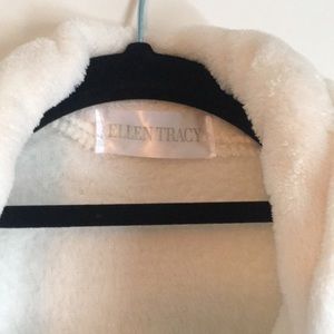 White Ellen Tracy Robe Brand New 😍